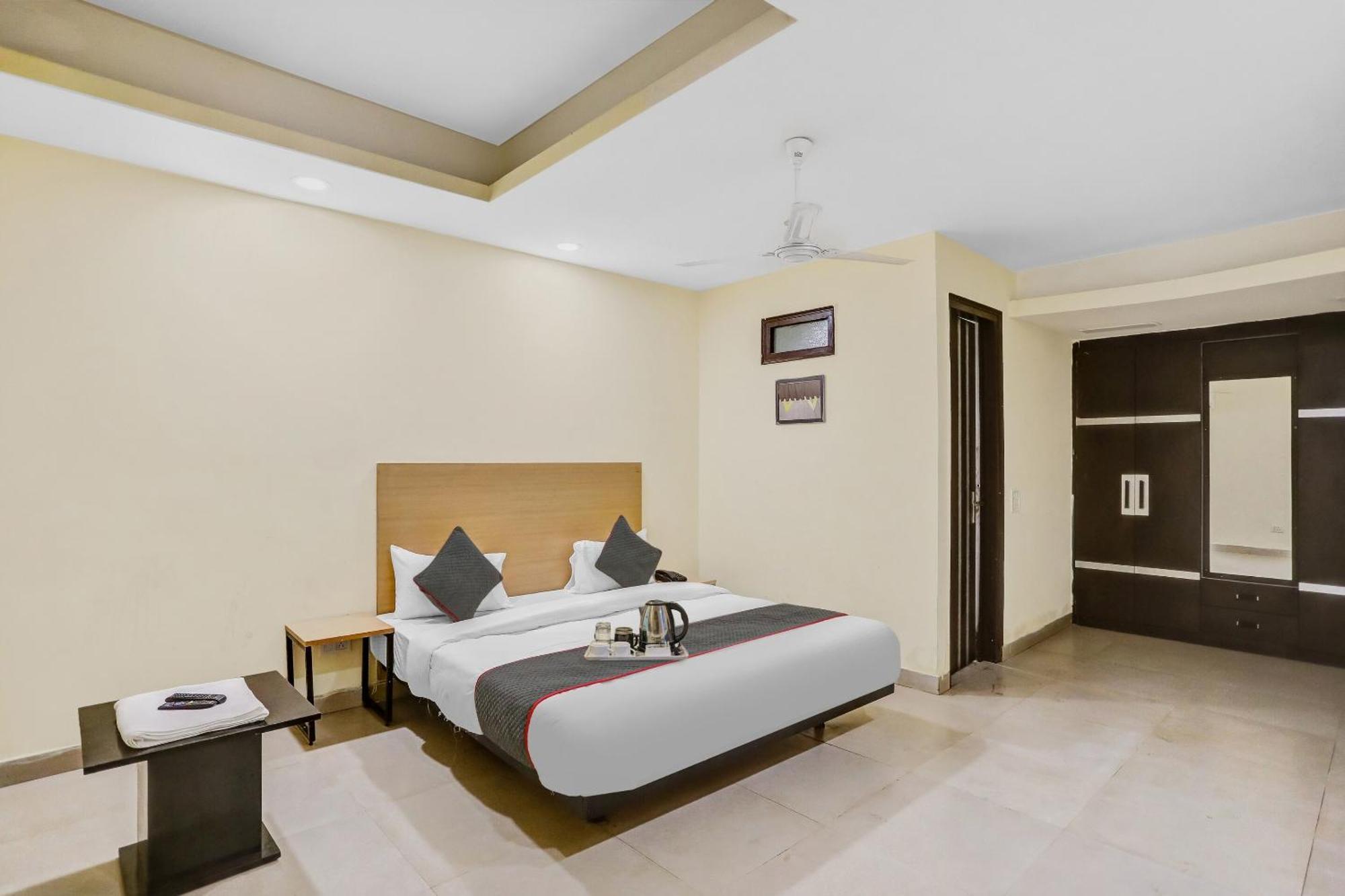Townhouse Patparganj Near Max Super Speciality Hospital