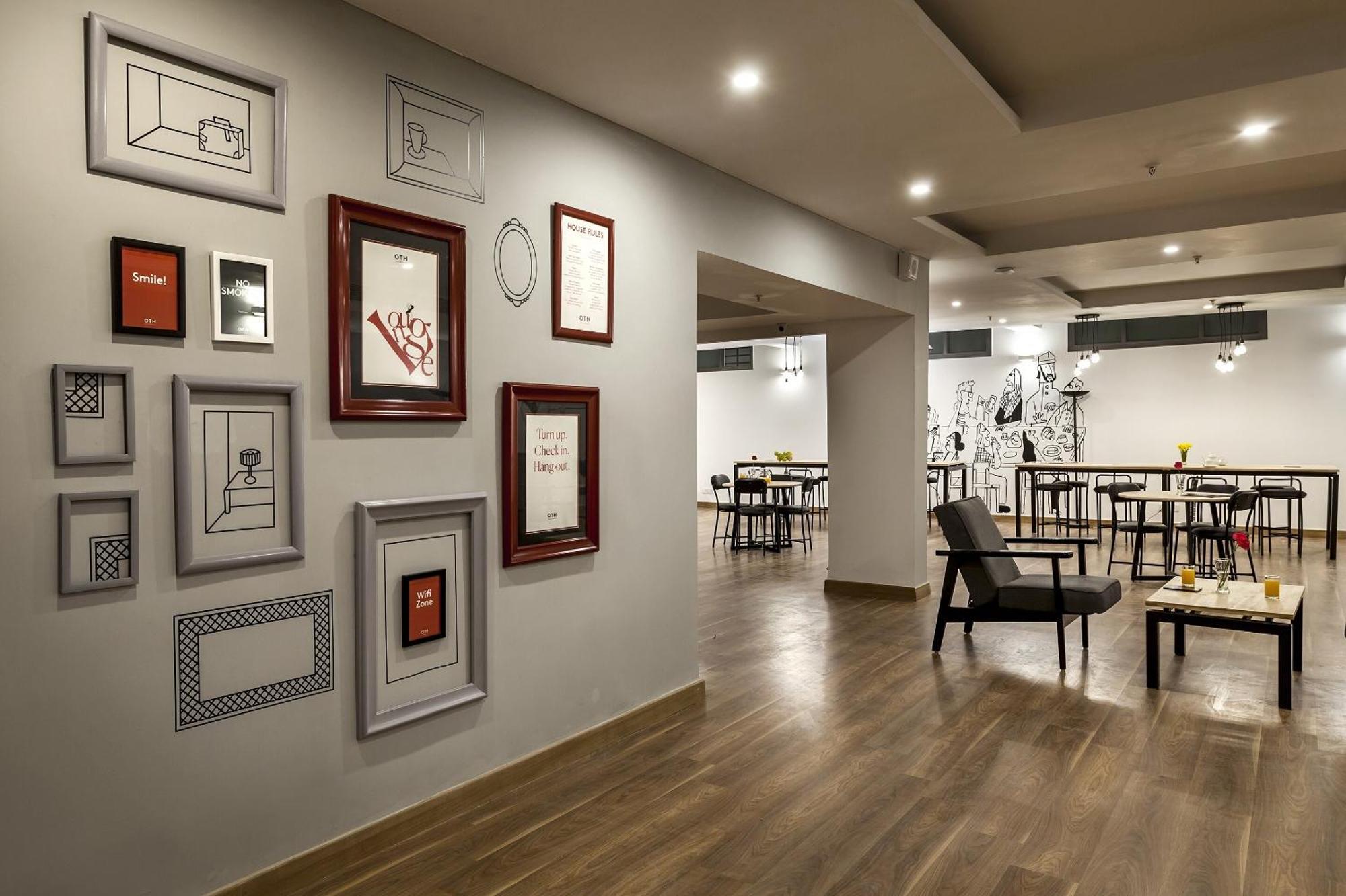 Townhouse Patparganj Near Max Super Speciality Hospital Hotel *
