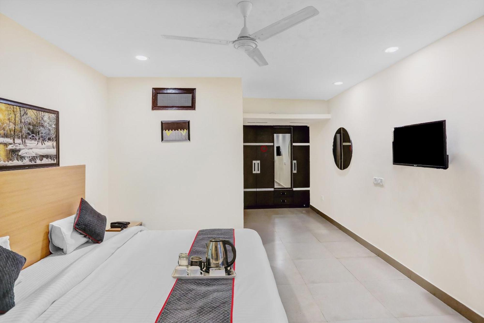 Townhouse Patparganj Near Max Super Speciality Hospital *