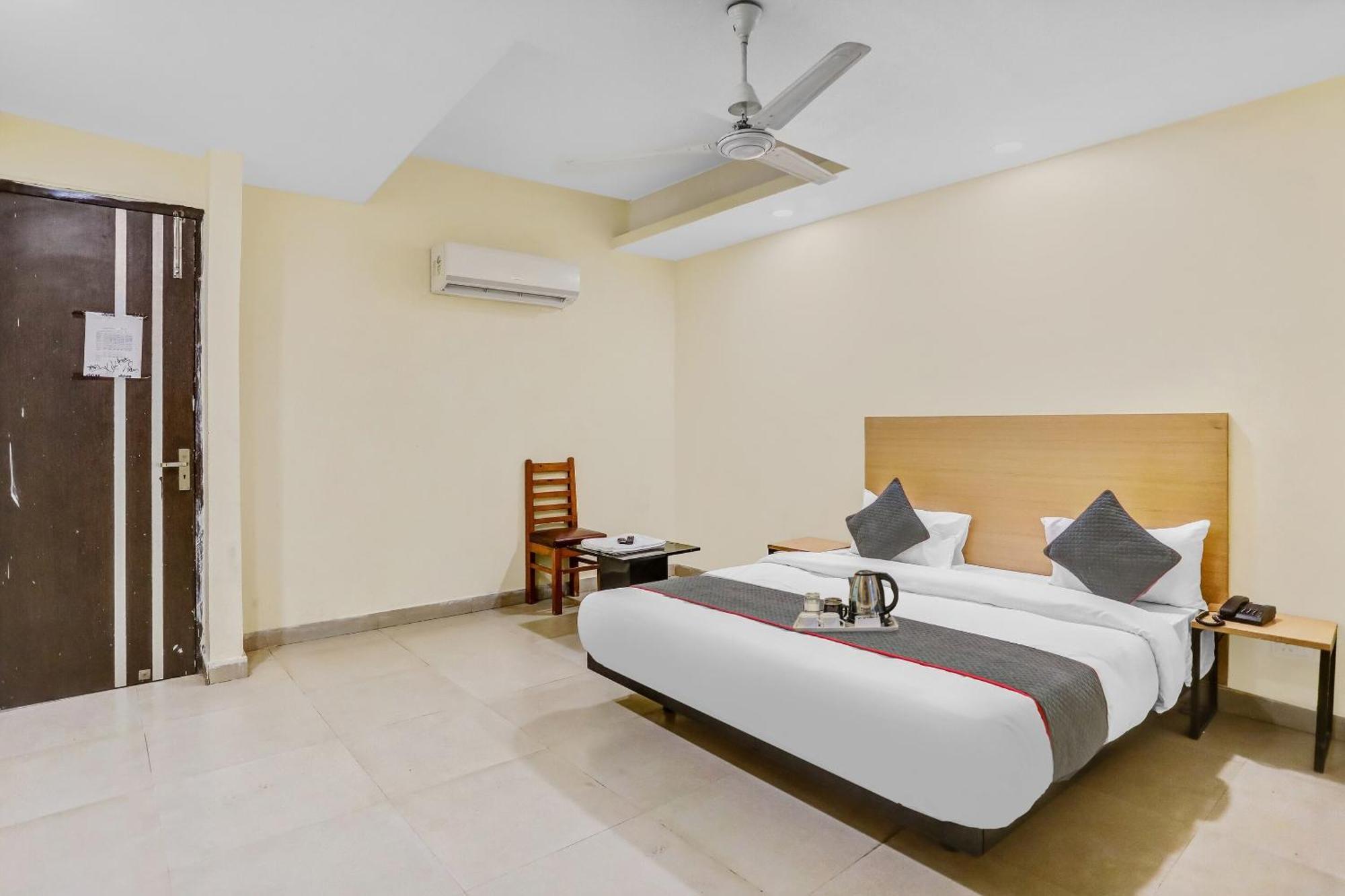 Townhouse Patparganj Near Max Super Speciality Hospital New Delhi