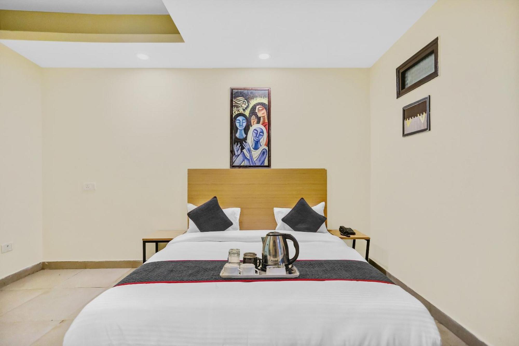 Hotel Townhouse Patparganj Near Max Super Speciality Hospital *