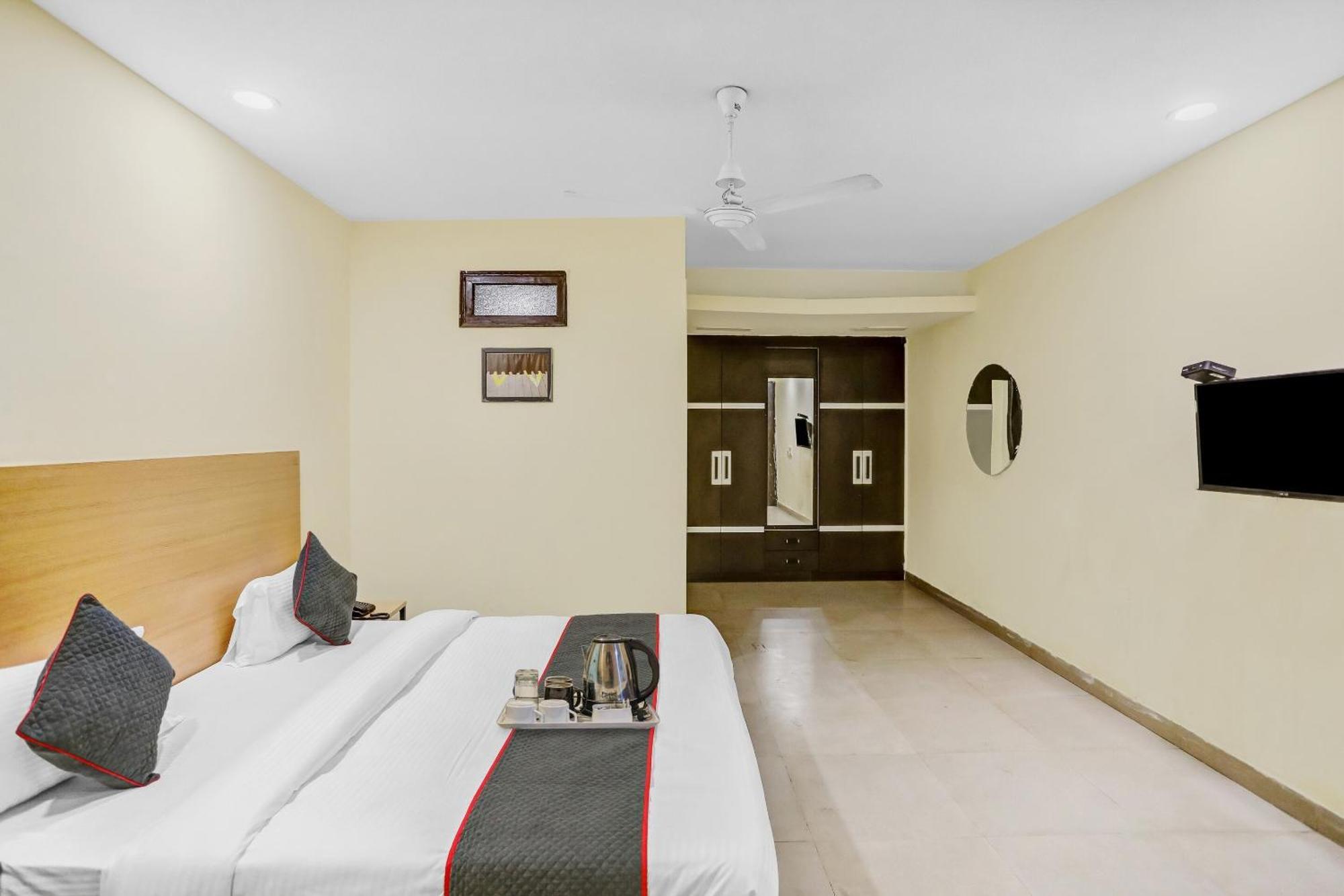 Townhouse Patparganj Near Max Super Speciality Hospital Hotel New Delhi