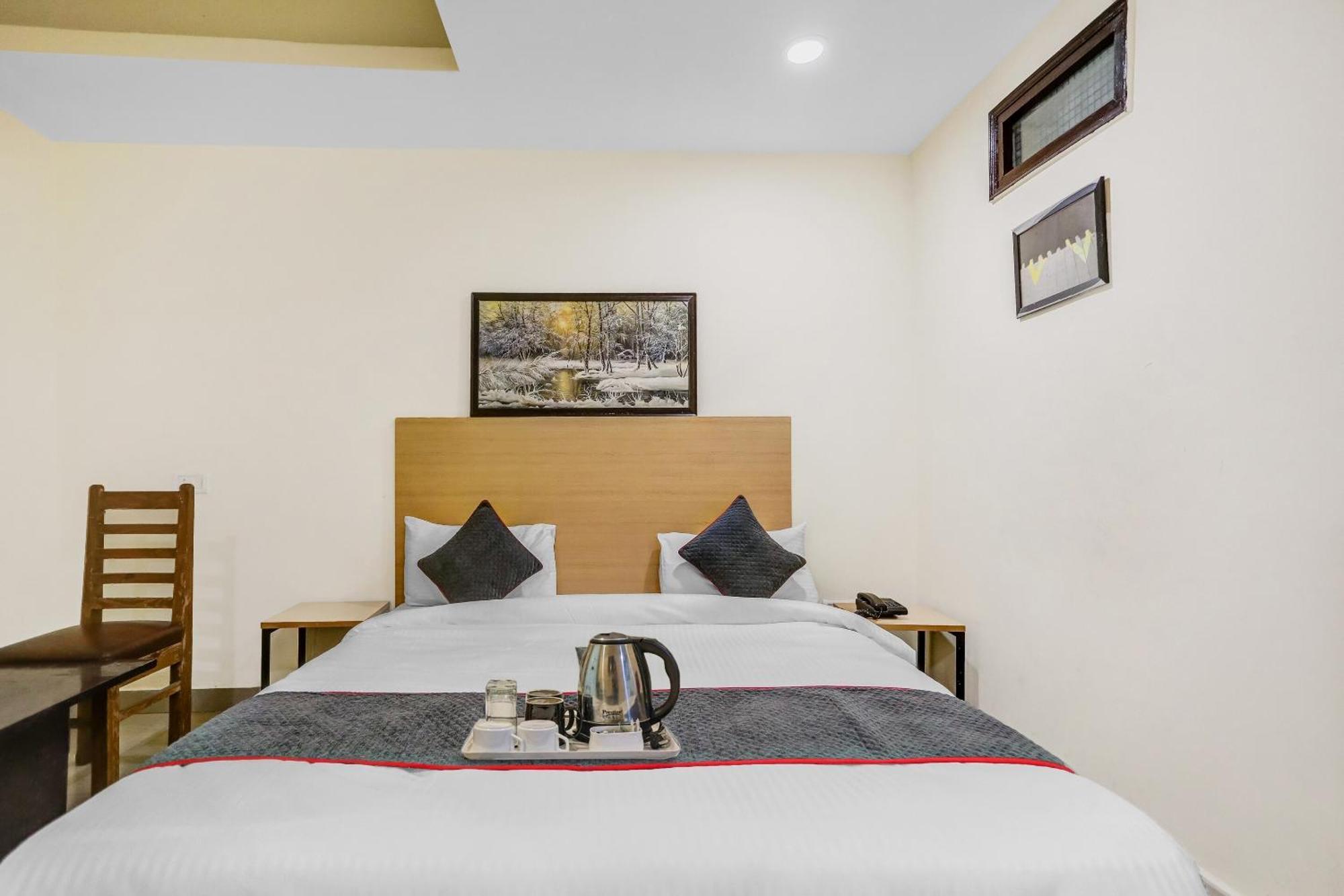 Hotel Townhouse Patparganj Near Max Super Speciality Hospital New Delhi