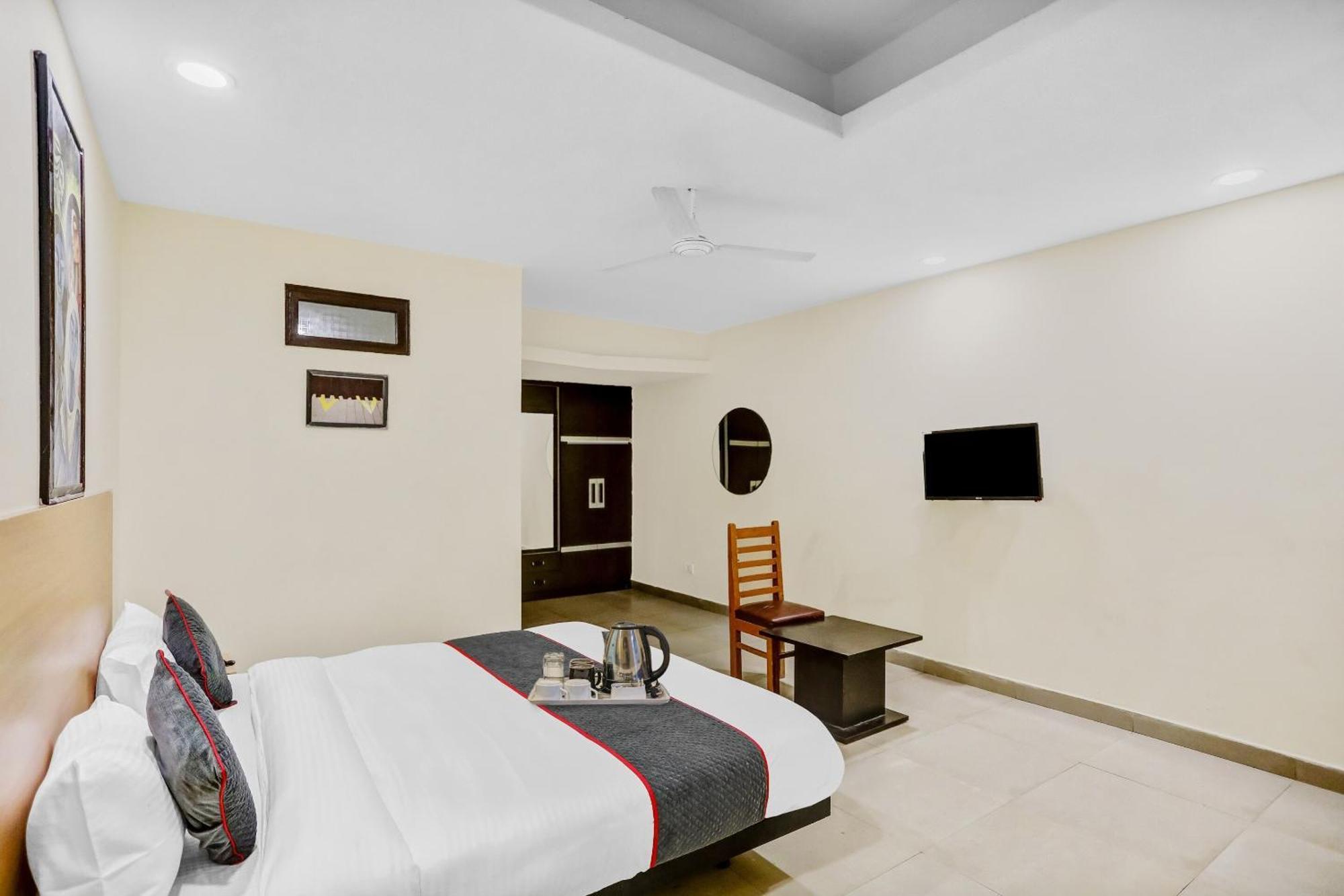 Townhouse Patparganj Near Max Super Speciality Hospital New Delhi