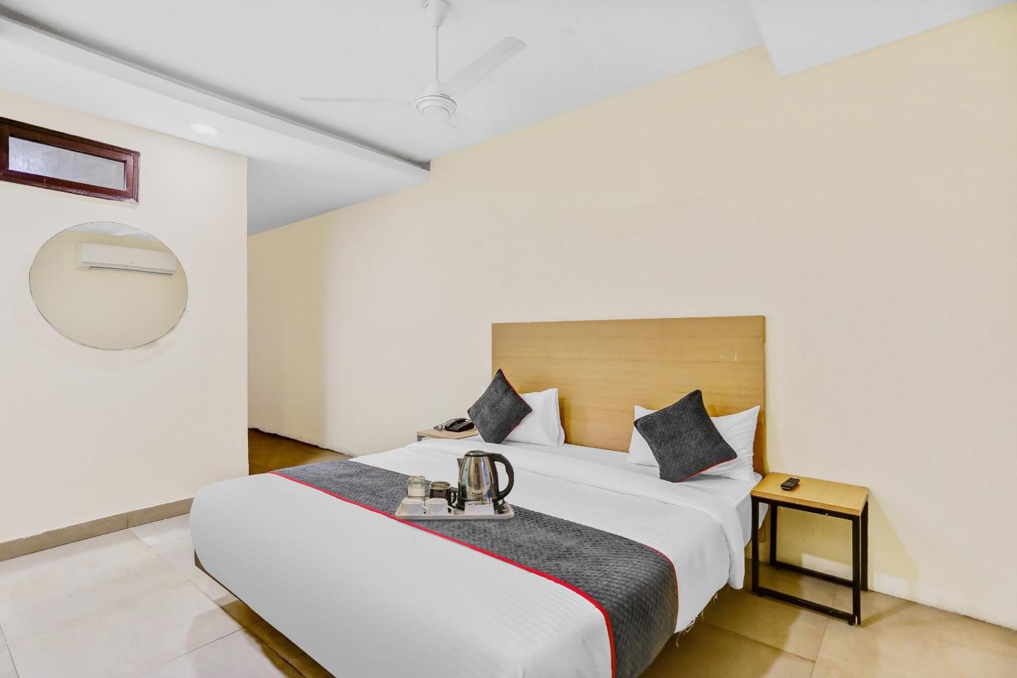 Townhouse Patparganj Near Max Super Speciality Hospital Hotel