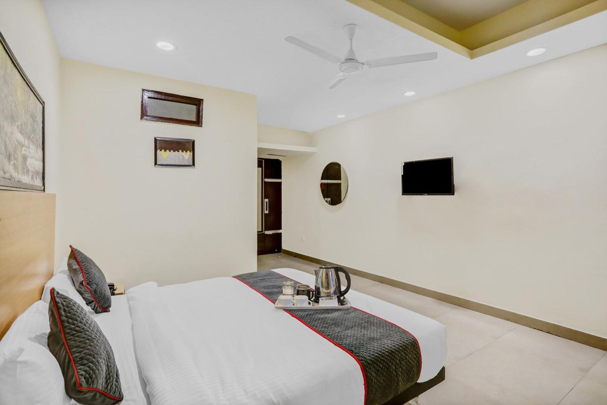 Townhouse Patparganj Near Max Super Speciality Hospital * New Delhi