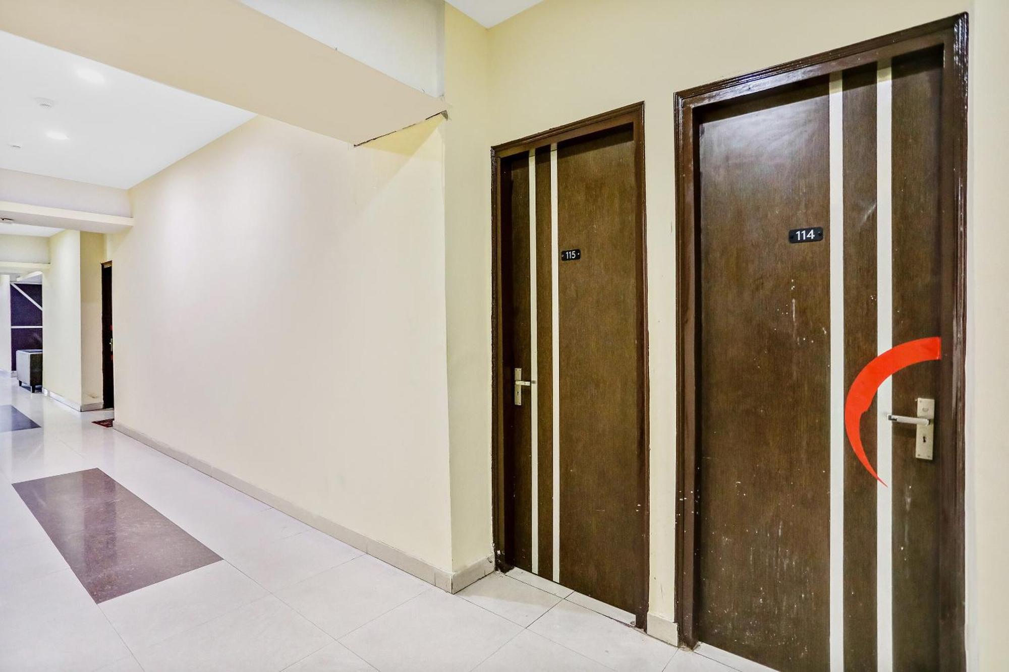 Townhouse Patparganj Near Max Super Speciality Hospital Hotel