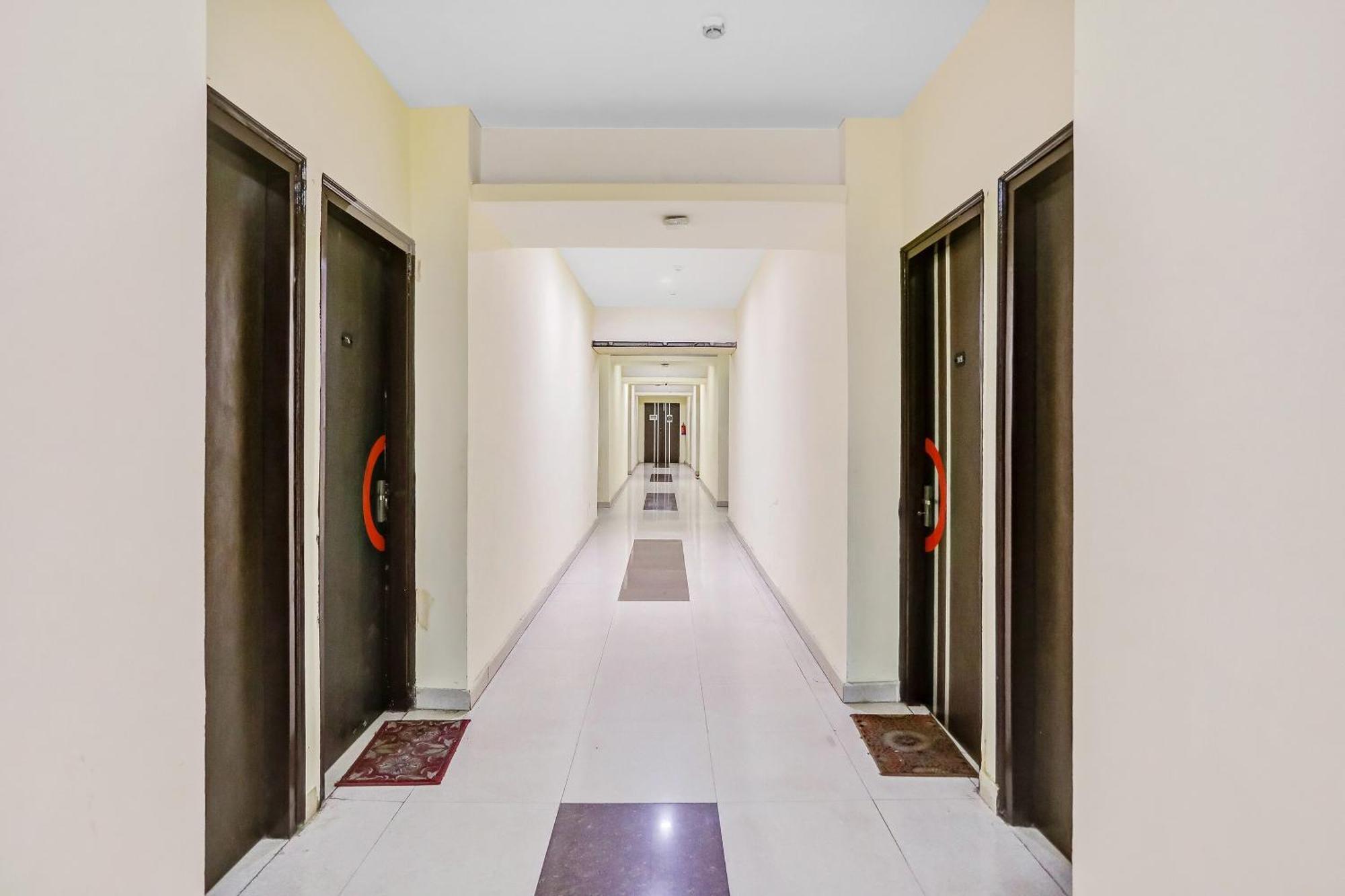 Townhouse Patparganj Near Max Super Speciality Hospital New Delhi