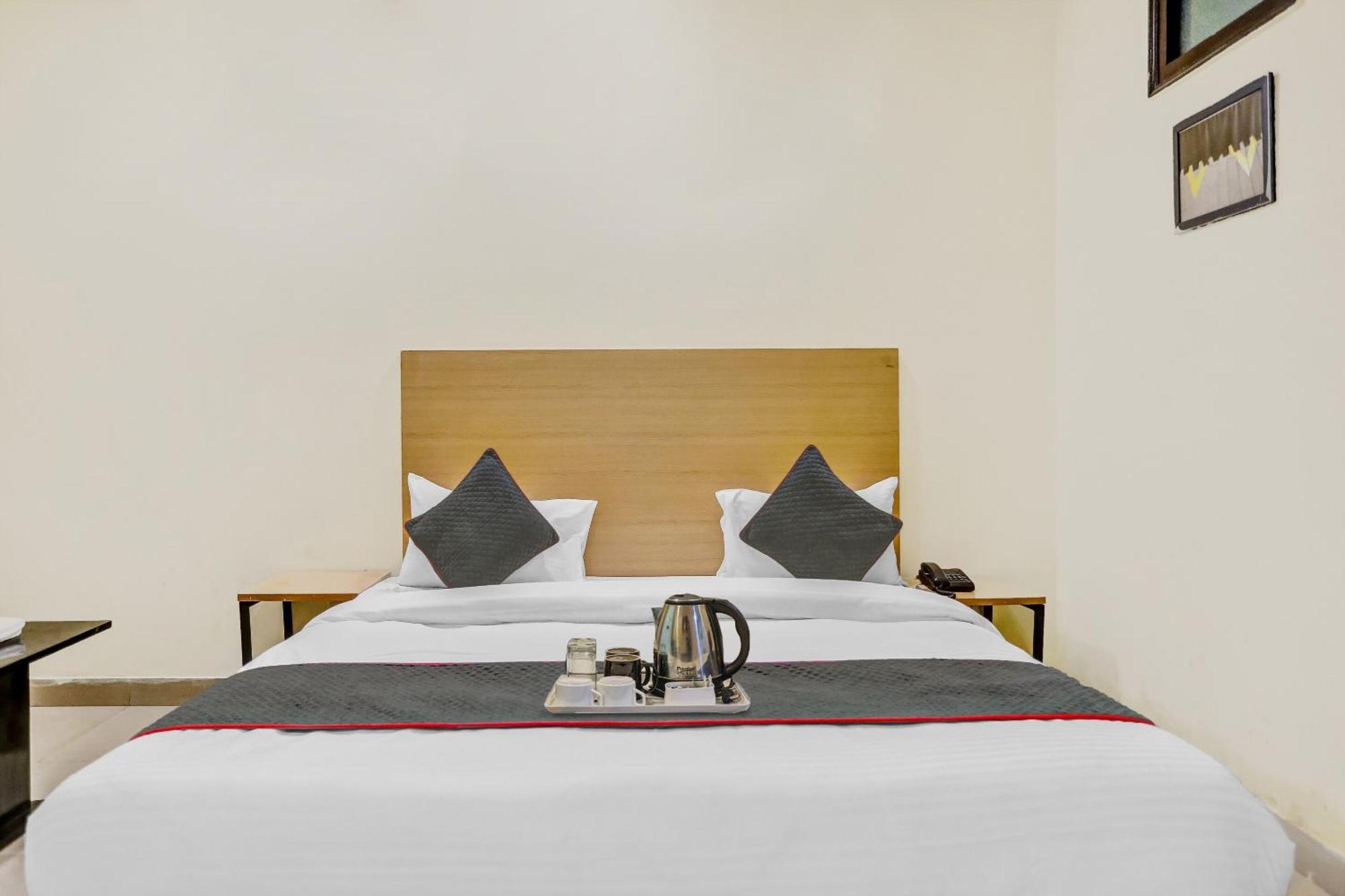 Hotel Townhouse Patparganj Near Max Super Speciality Hospital *
