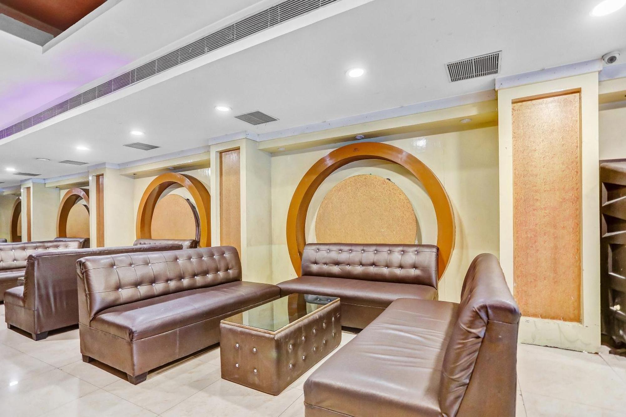 Townhouse Patparganj Near Max Super Speciality Hospital New Delhi