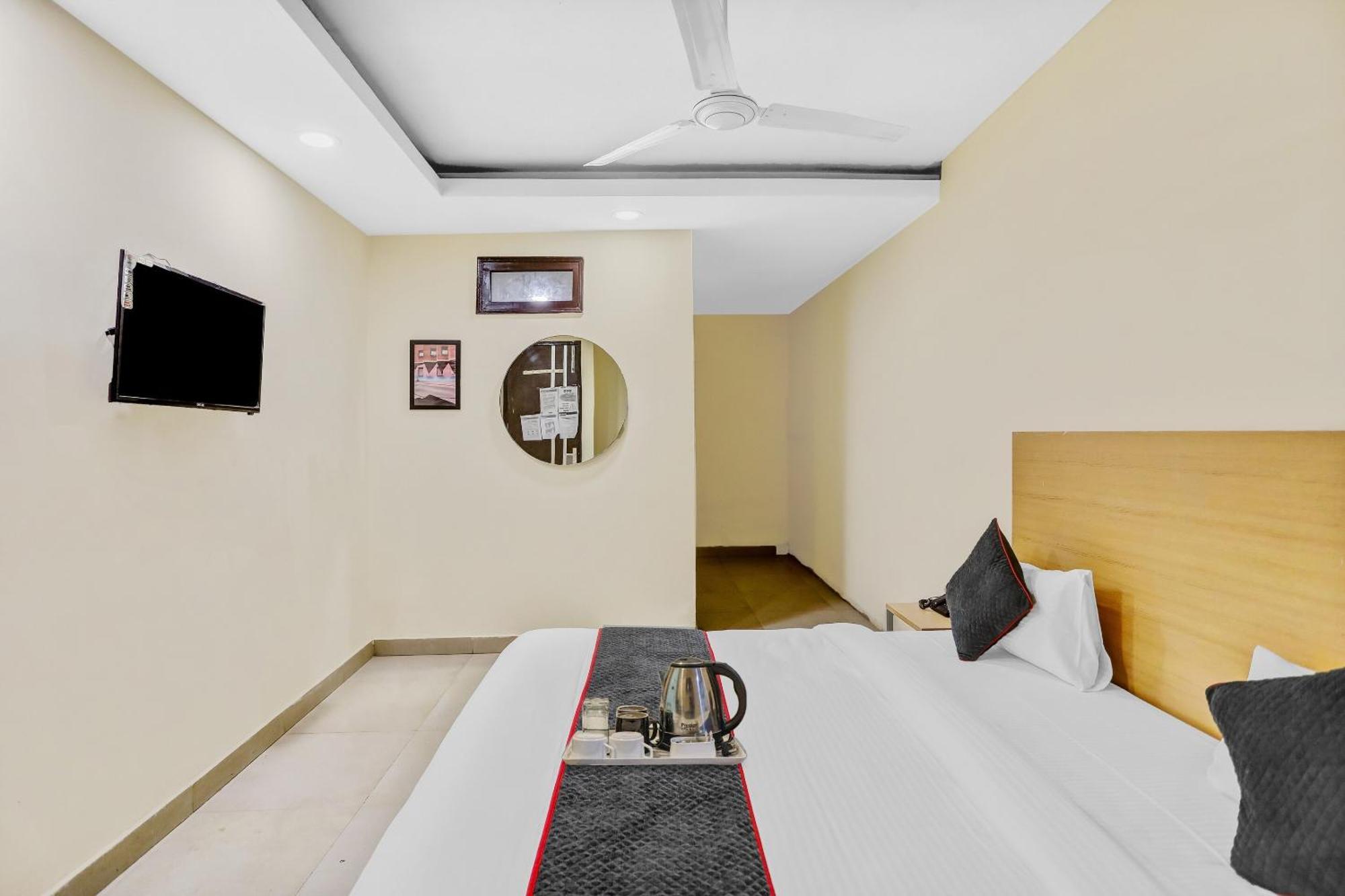 Townhouse Patparganj Near Max Super Speciality Hospital