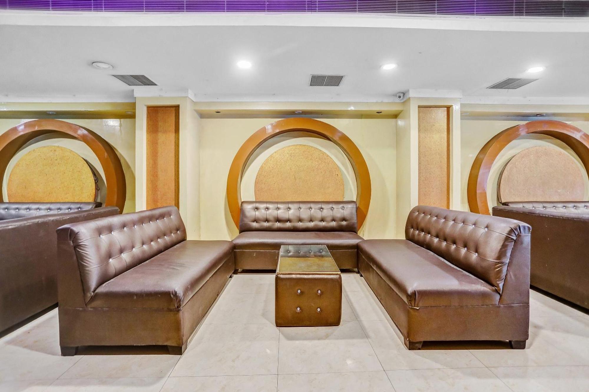 Townhouse Patparganj Near Max Super Speciality Hospital Hotel