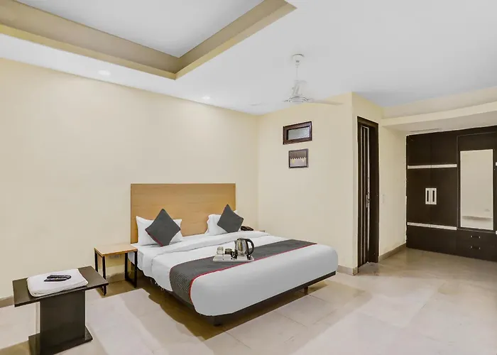 Townhouse Patparganj Near Max Super Speciality Hospital